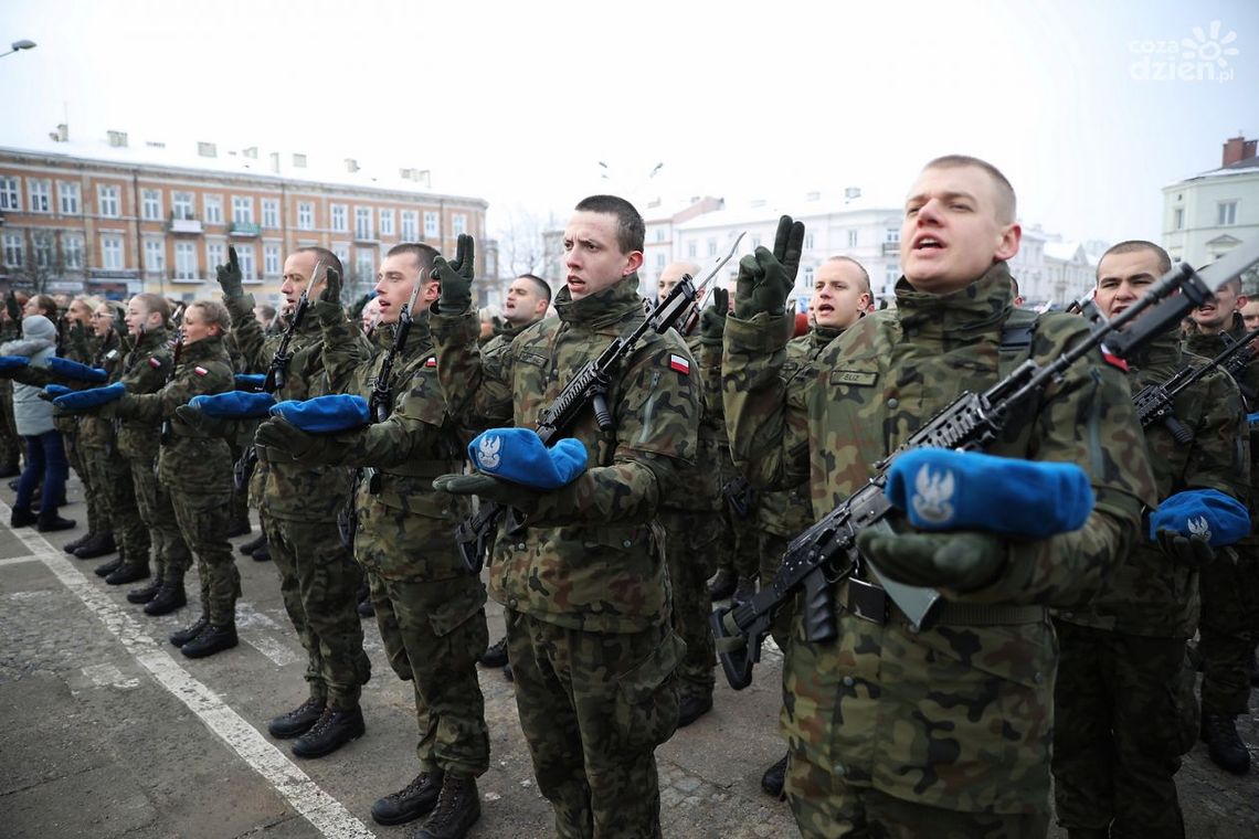 Przysięga elewów i żołnierzy 10. Świętokrzyskiej Brygady Obrony Terytorialnej 