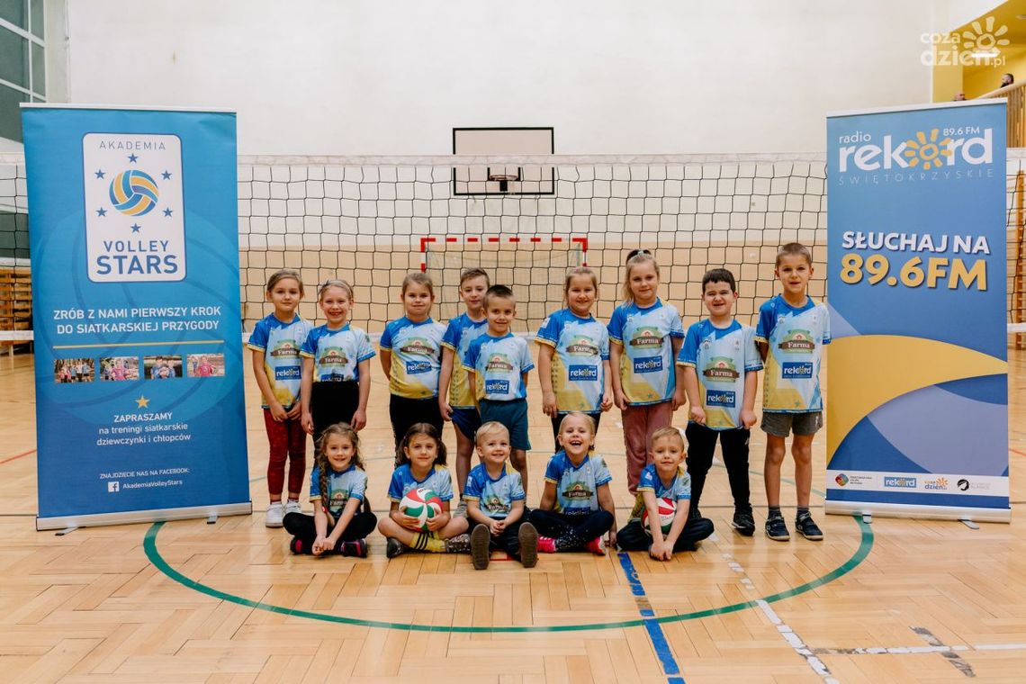 Radio Rekord gra z Akademią Volley Stars