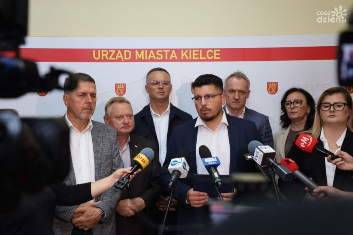 Radni PiS krytykują prezydent Agatę Wojdę: "W Kielcach nieporządek, niebezpieczeństwo i rozwiązania sprzed kilkudziesięciu lat" Radni PiS krytykują prezydent Agatę Wojdę: "W Kielcach nieporządek, niebezpieczeństwo i rozwiązania sprzed kilkudziesięciu lat"