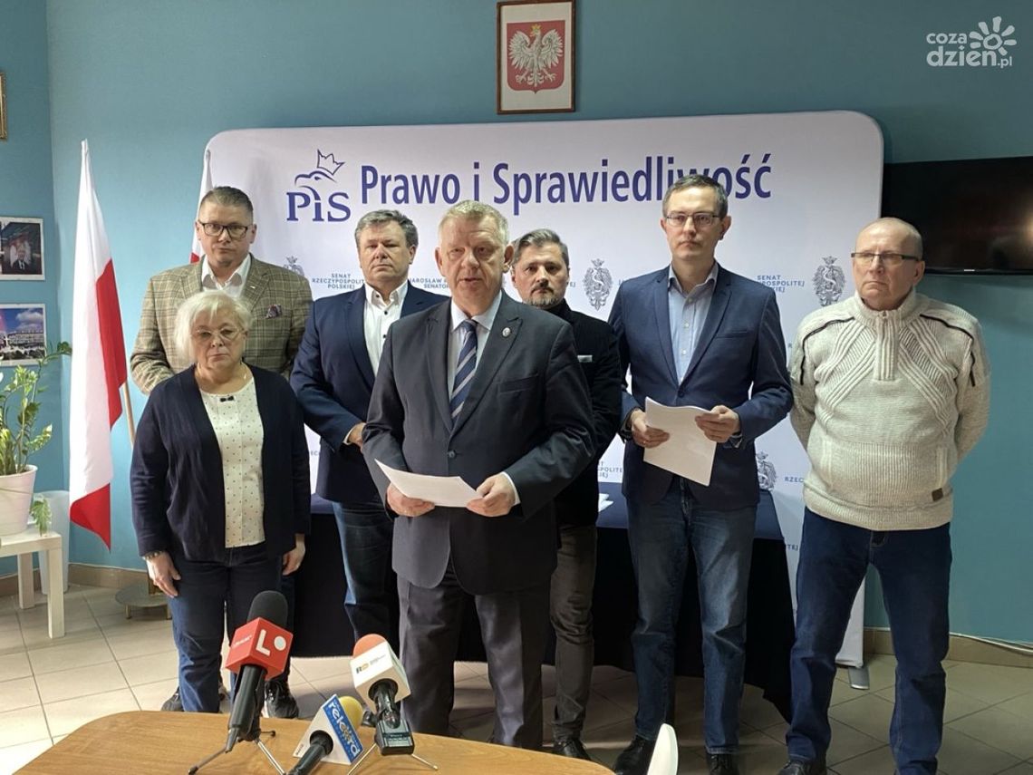 Radni PiS oburzeni podwyżką podatków w Ostrowcu Świętokrzyskim: „To cios dla mieszkańców i przedsiębiorców" Radni PiS oburzeni podwyżką podatków w Ostrowcu Świętokrzyskim: „To cios dla mieszkańców i przedsiębiorców"
