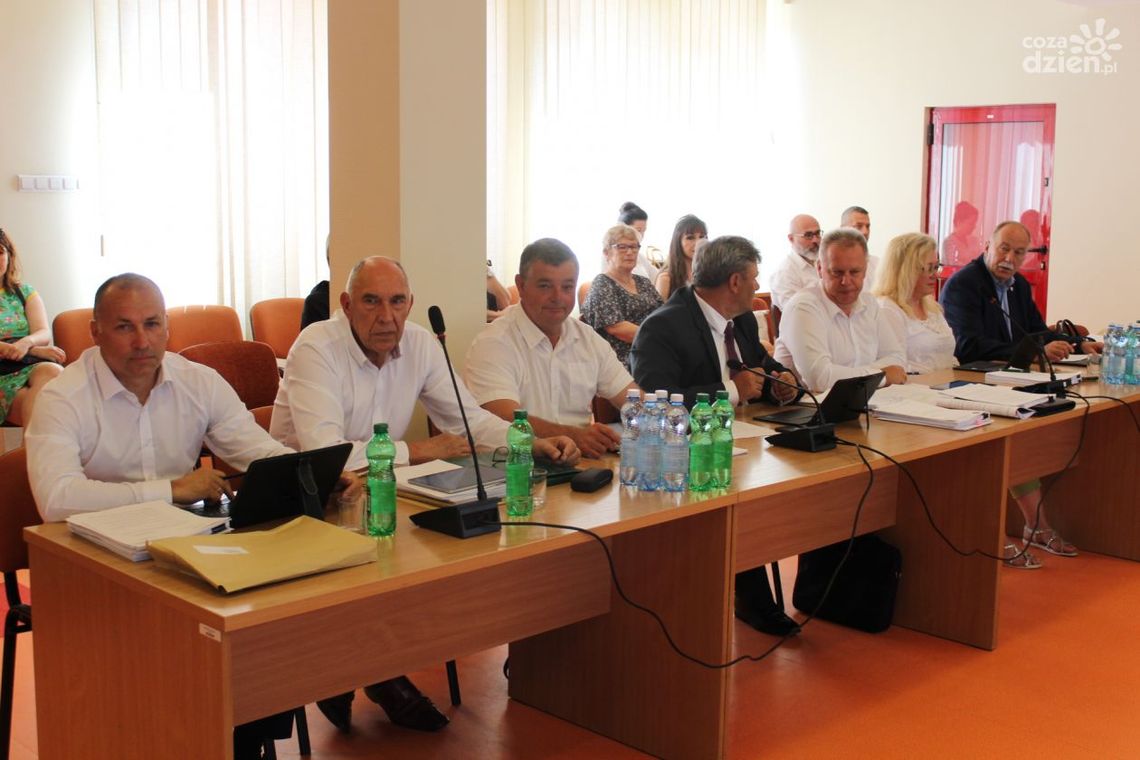 Radny wykluczony z klubu PiS w radzie powiatu ostrowieckiego 