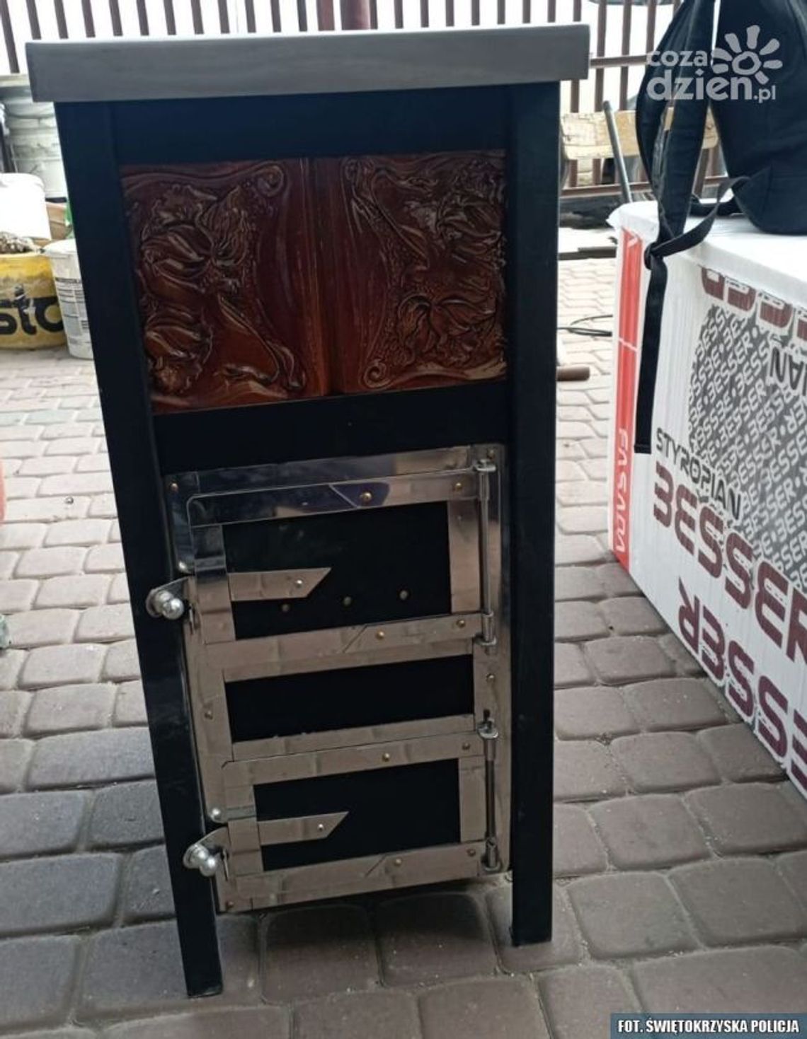 Recydywista zatrzymany za kradzież... pieca kaflowego Recydywista zatrzymany za kradzież... pieca kaflowego