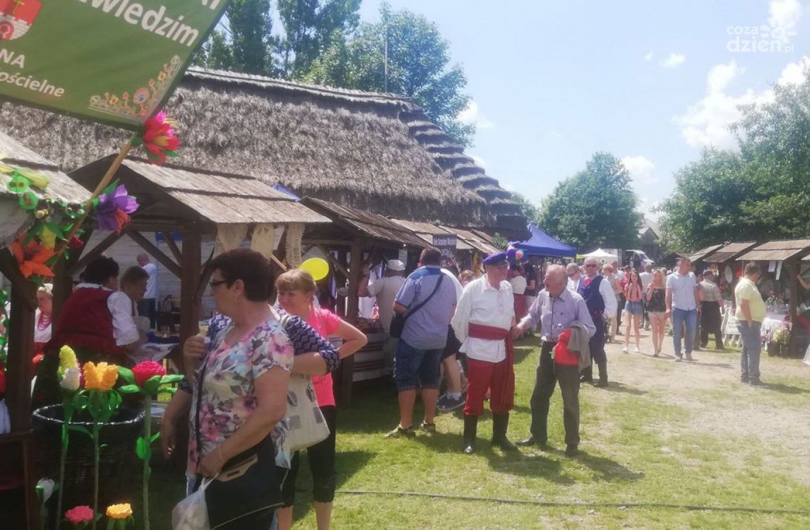 Regionalne przysmaki na jarmarku w Tokarni Regionalne przysmaki na jarmarku w Tokarni