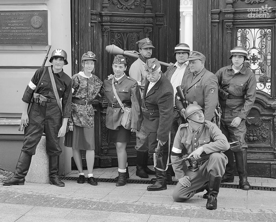 Rekonstruktorzy oddali cześć Powstańcom Warszawskim