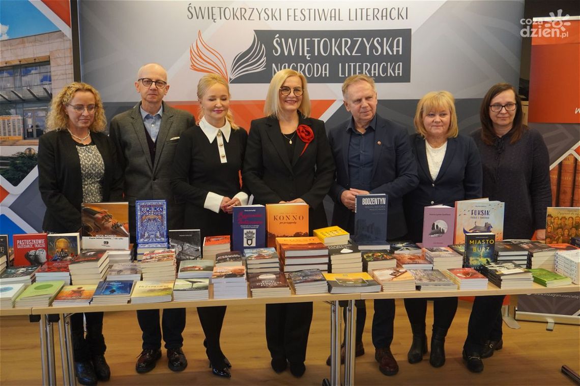 Rekordowa liczba zgłoszeń do „Świętokrzyskiej Nagrody Literackiej”. Przed nami festiwal i wielki finał Rekordowa liczba zgłoszeń do „Świętokrzyskiej Nagrody Literackiej”. Przed nami festiwal i wielki finał