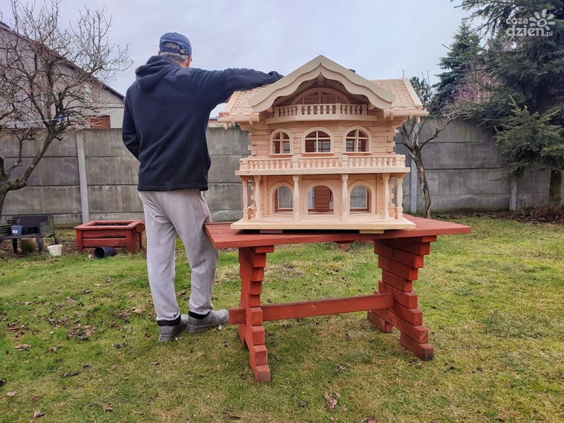 Rekordowe karmniki nożykiem strugane