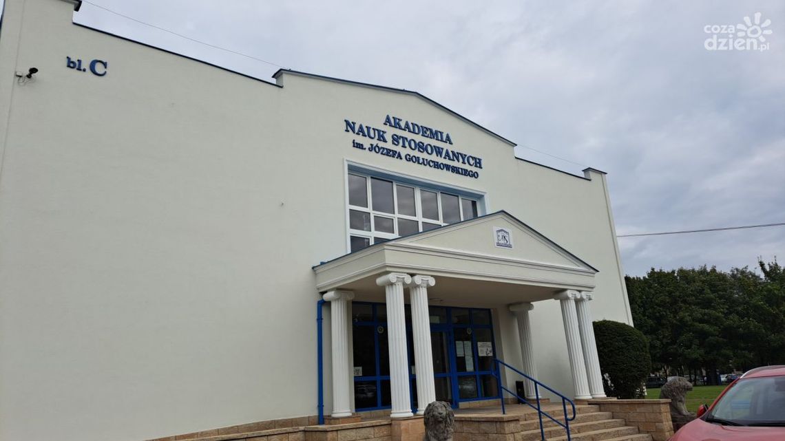 Rekordowy fundusz stypendialny w ostrowieckiej uczelni Rekordowy fundusz stypendialny w ostrowieckiej uczelni