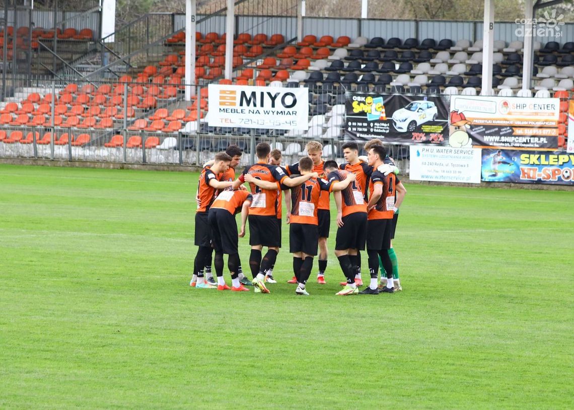 Remis pomarańczowo-czarnych w Dębicy
