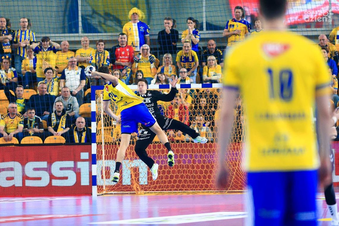 Remis w Hali Legionów i koniec marzeń o Lidze Mistrzów. Industria Kielce 32:32 OTP Bank-Pick Szeged (55:58 w dwumeczu) Remis w Hali Legionów i koniec marzeń o Lidze Mistrzów. Industria Kielce 32:32 OTP Bank-Pick Szeged (55:58 w dwumeczu)