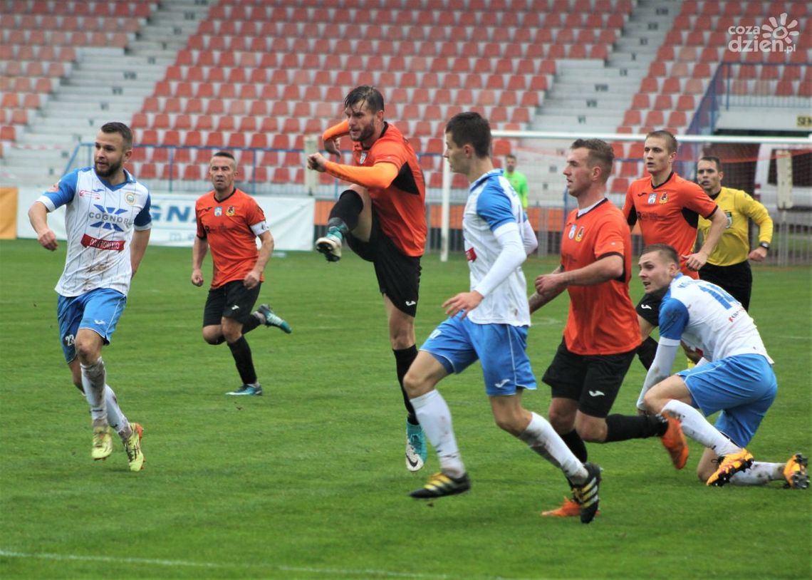 Remis w hutniczych derbach