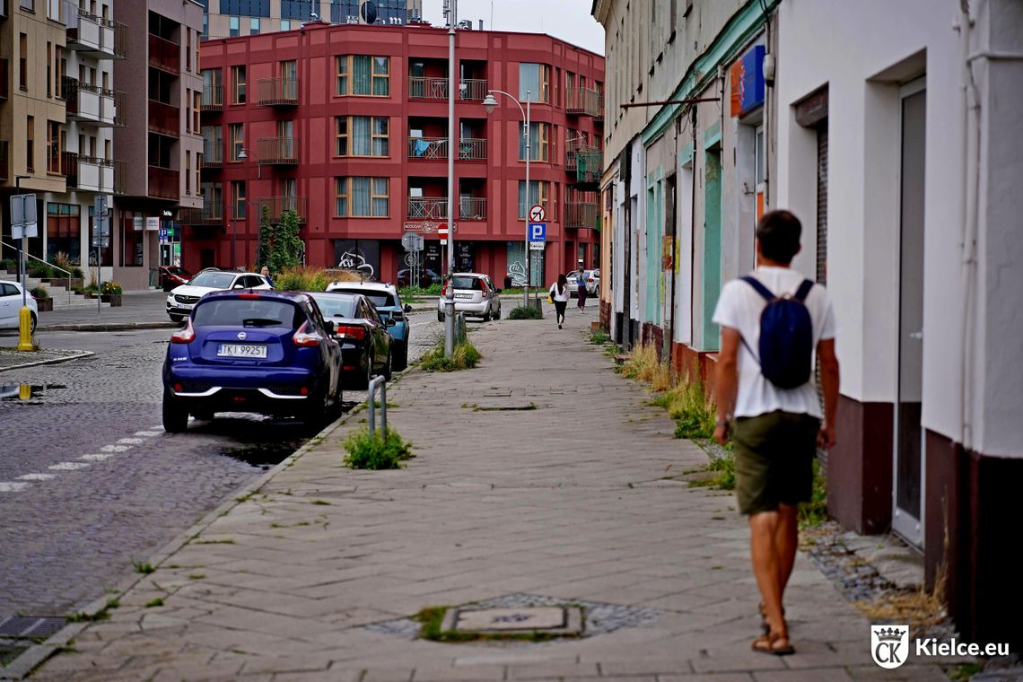 Remont chodnika przy ul. Piotrkowskiej w Kielcach. Prace ruszają 17 sierpnia