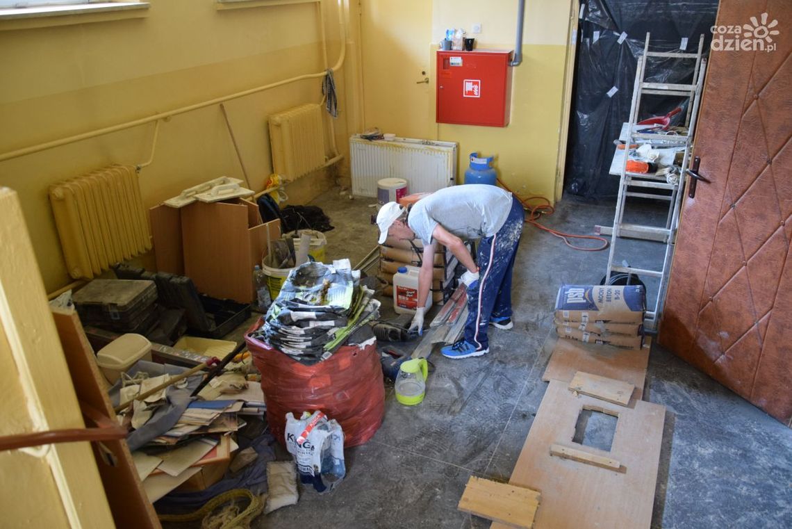 Remontują, odnawiają i inwestują w ostrowieckie szkoły średnie Remontują, odnawiają i inwestują w ostrowieckie szkoły średnie