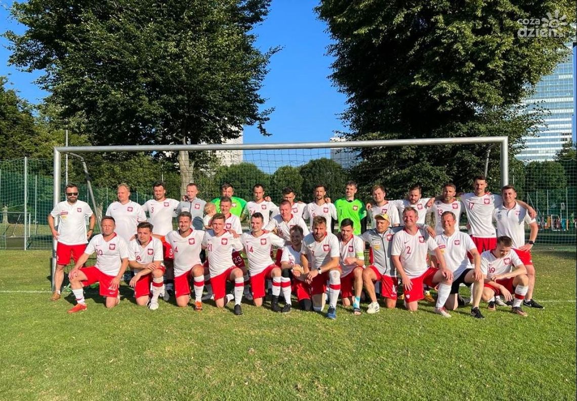 Reprezentacja Polski zdobyła brązowy medal na Mistrzostwach Świata w piłce nożnej lekarzy. Grał m.in. ortopeda z Buska-Zdroju Reprezentacja Polski zdobyła brązowy medal na Mistrzostwach Świata w piłce nożnej lekarzy. Grał m.in. ortopeda z Buska-Zdroju