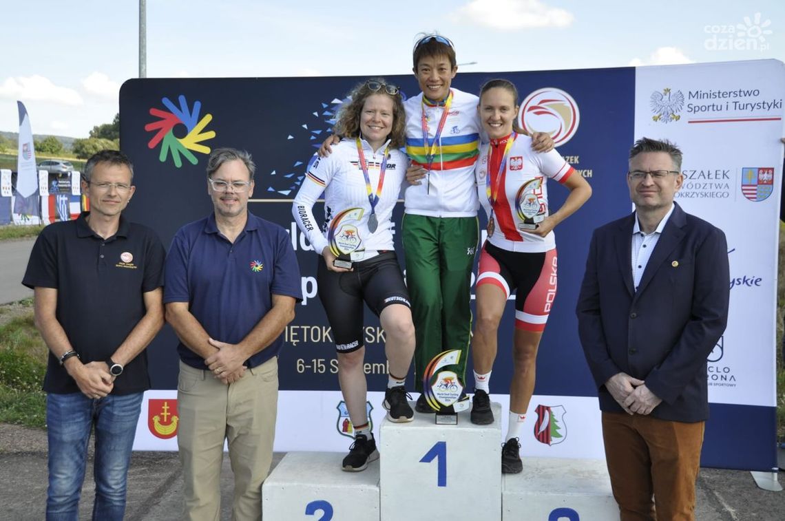 Reprezentanci Polski z medalami podczas mistrzostw świata w kolarstwie szosowym osób niesłyszących i niedosłyszących Reprezentanci Polski z medalami podczas mistrzostw świata w kolarstwie szosowym osób niesłyszących i niedosłyszących