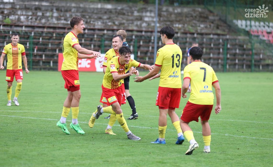 Rezerwy Korony Kielce deklasują drugi zespół Wisły Kraków Rezerwy Korony Kielce deklasują drugi zespół Wisły Kraków