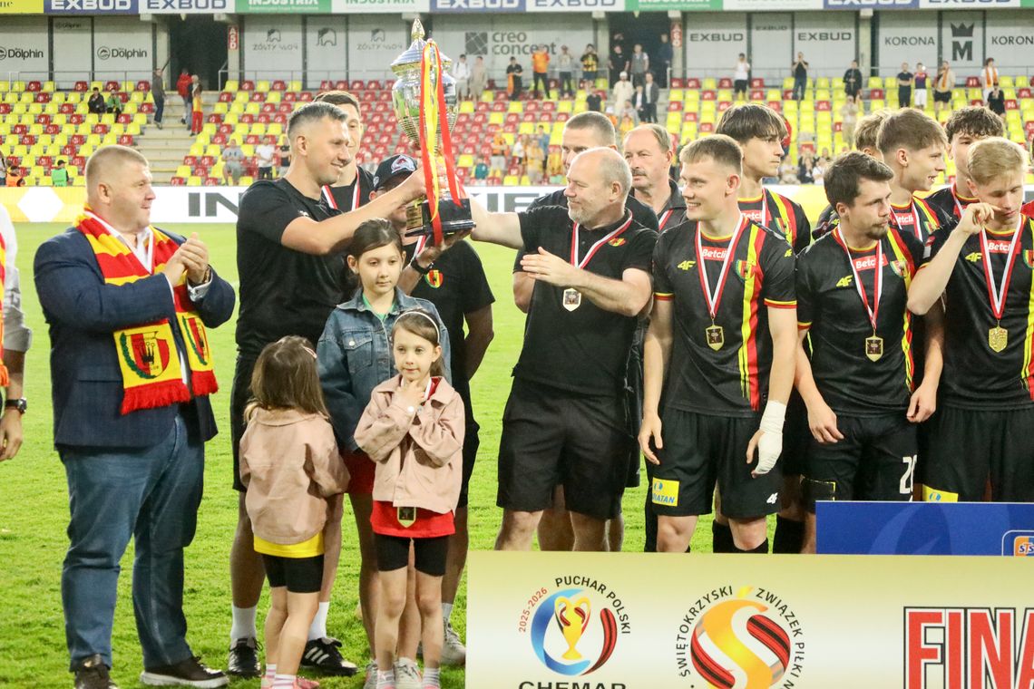Rezerwy Korony Kielce triumfują w finale Okręgowego Pucharu Polski Rezerwy Korony Kielce triumfują w finale Okręgowego Pucharu Polski