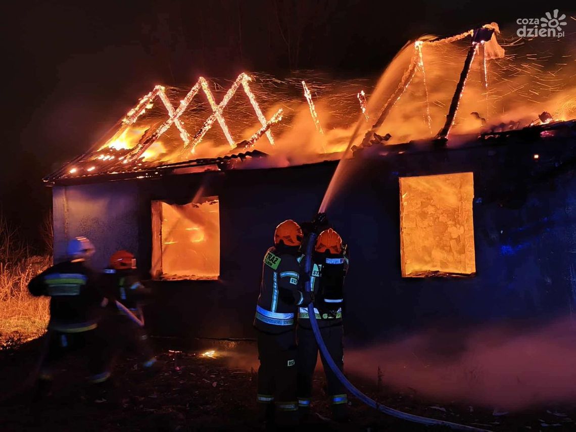 Rodzina Rzepków z Wyszmontowa straciła dach nad głową, ruszyła pomoc Rodzina Rzepków z Wyszmontowa straciła dach nad głową, ruszyła pomoc