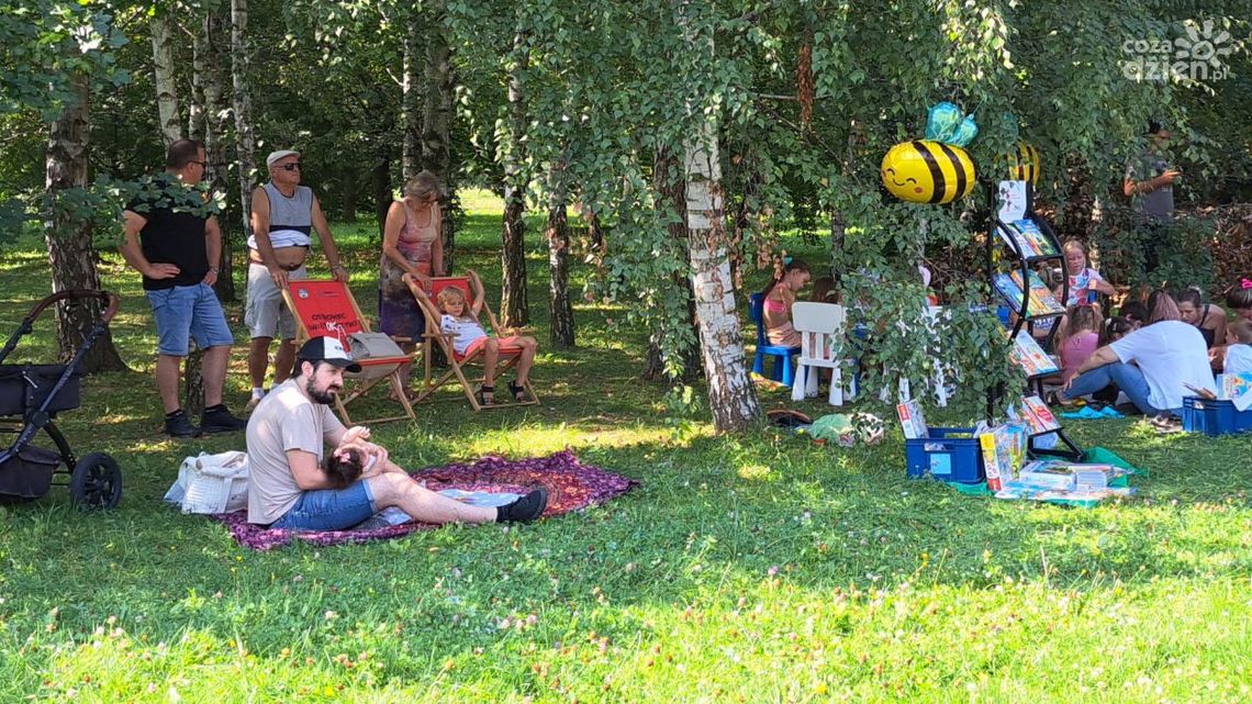 Rodzinny piknik retro w ostrowieckim parku miejskim Rodzinny piknik retro w ostrowieckim parku miejskim