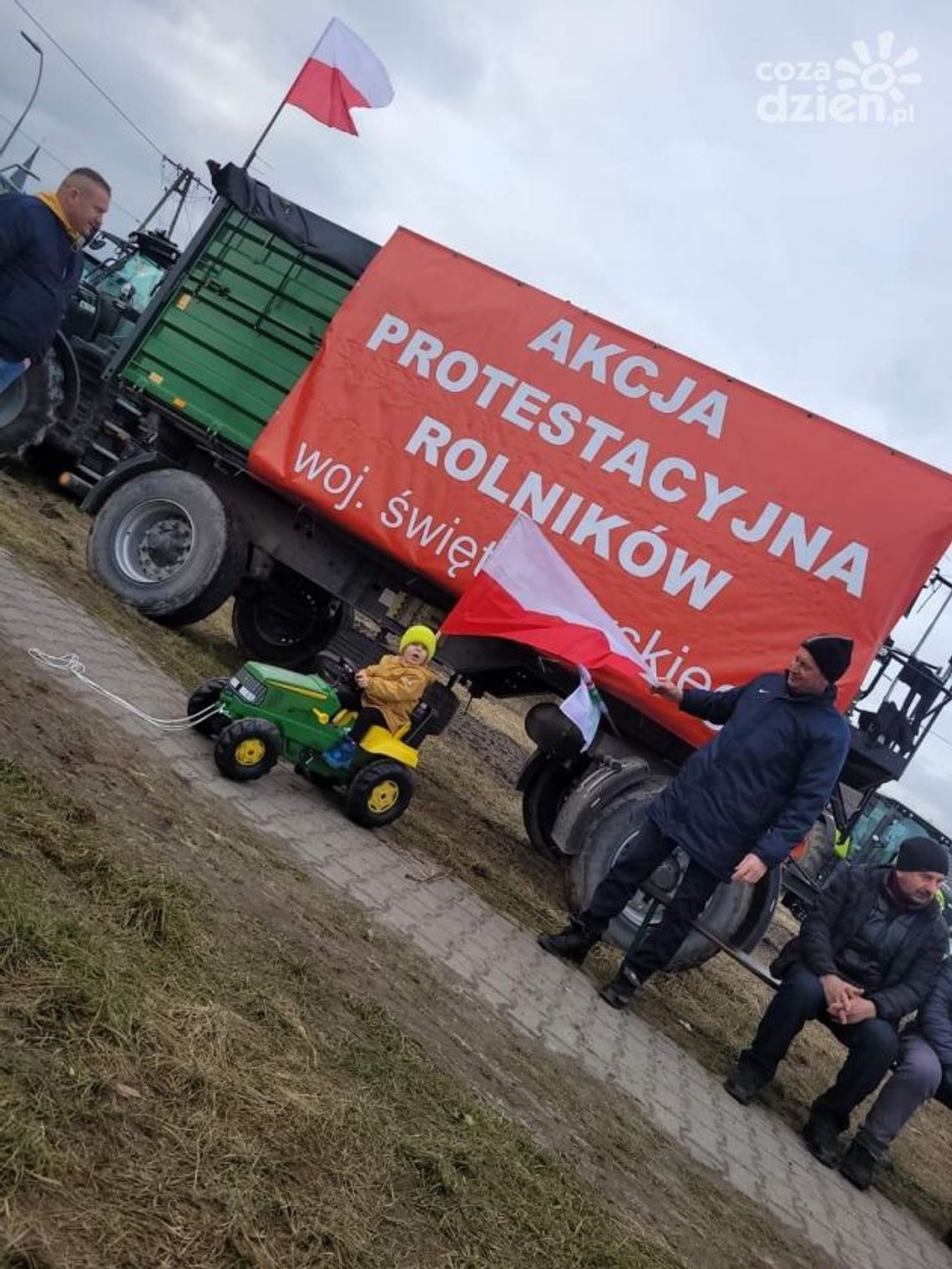 Rolnicy w Nagłowicach zaostrzają protest Rolnicy w Nagłowicach zaostrzają protest