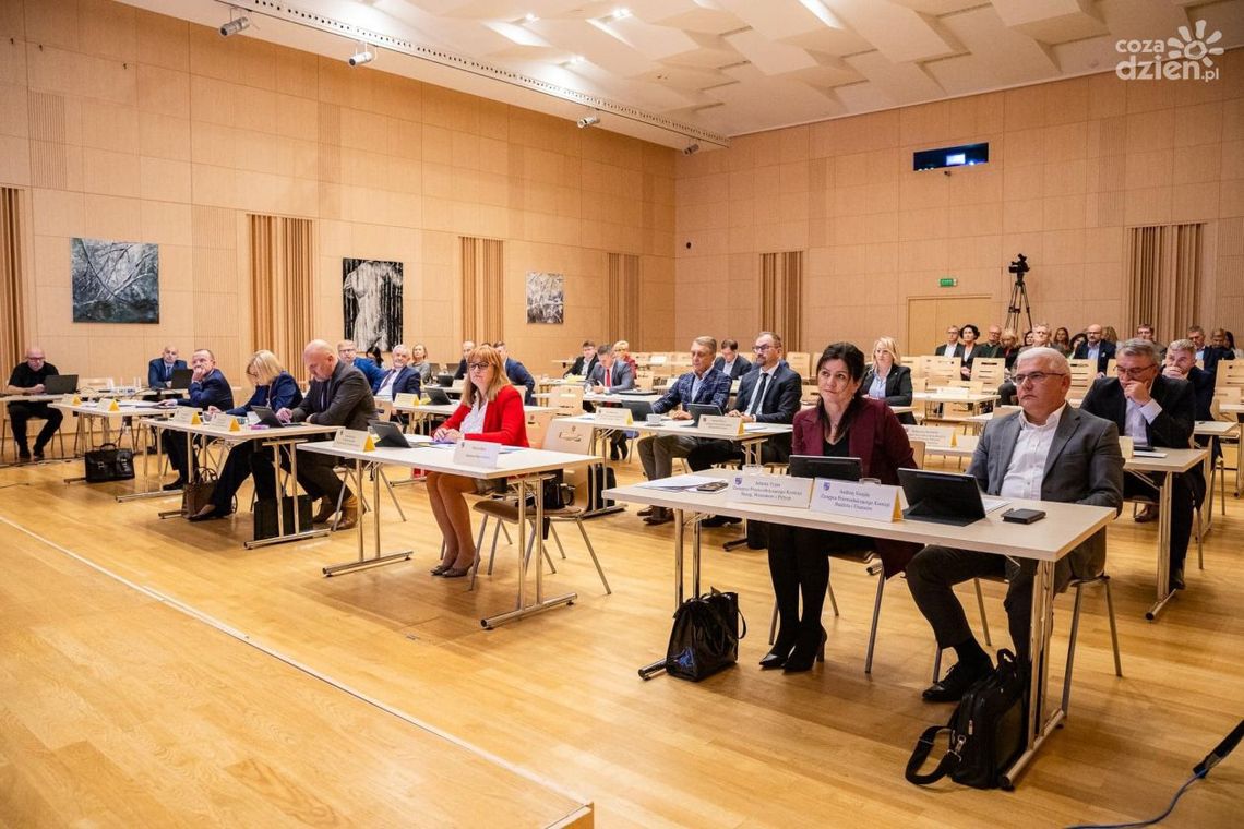 Rolnicy z gminy Ćmielów poszkodowani przez nawałnice z finansowym wsparciem z sejmiku Rolnicy z gminy Ćmielów poszkodowani przez nawałnice z finansowym wsparciem z sejmiku