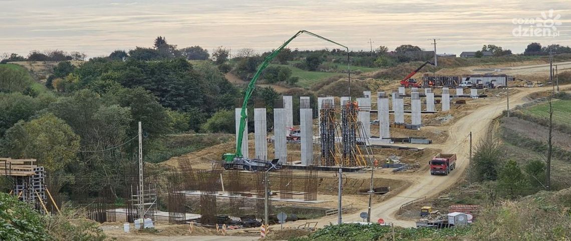 Rosną mosty i wiadukty na obwodnicy Opatowa Rosną mosty i wiadukty na obwodnicy Opatowa