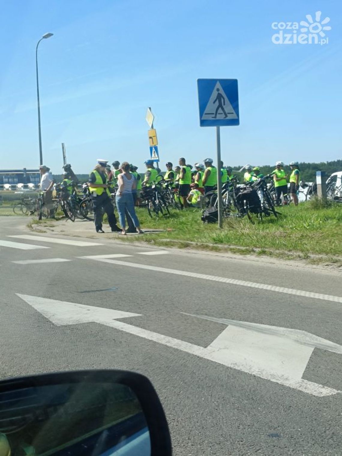 Rowerzystka w trakcie pielgrzymki potrącona w Bilczy przez samochód Rowerzystka w trakcie pielgrzymki potrącona w Bilczy przez samochód