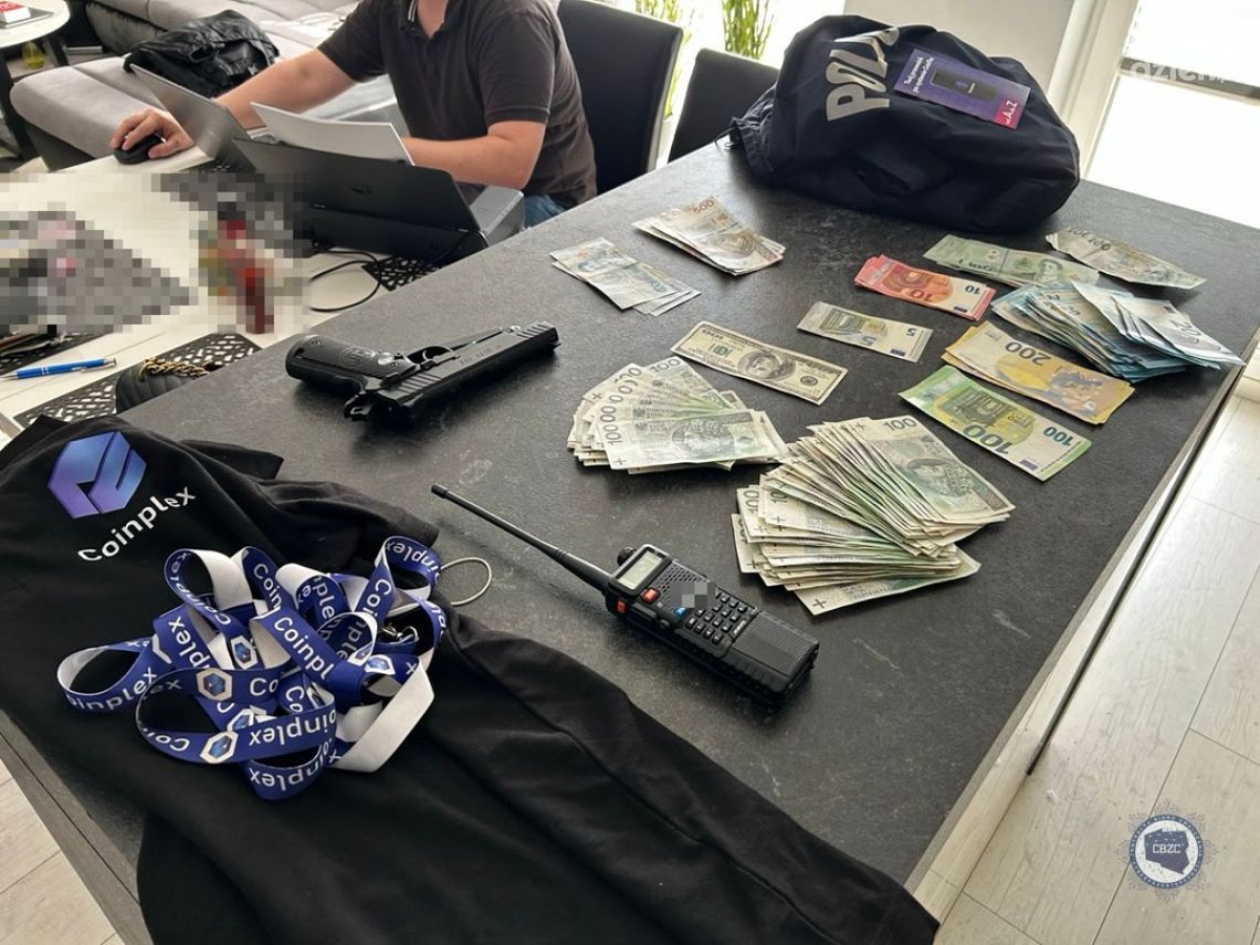 Rozbicie piramidy finansowej CoinPlex – zatrzymano 9 osób Rozbicie piramidy finansowej CoinPlex – zatrzymano 9 osób