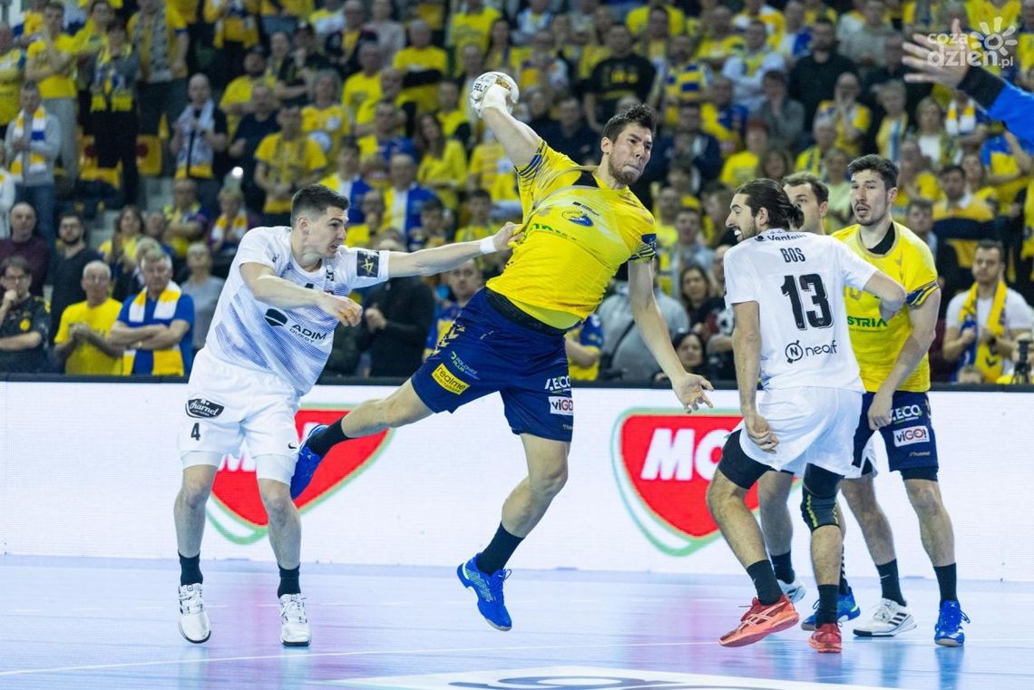 Rozdział 11: Francuski gigant w kieleckiej hali Rozdział 11: Francuski gigant w kieleckiej hali