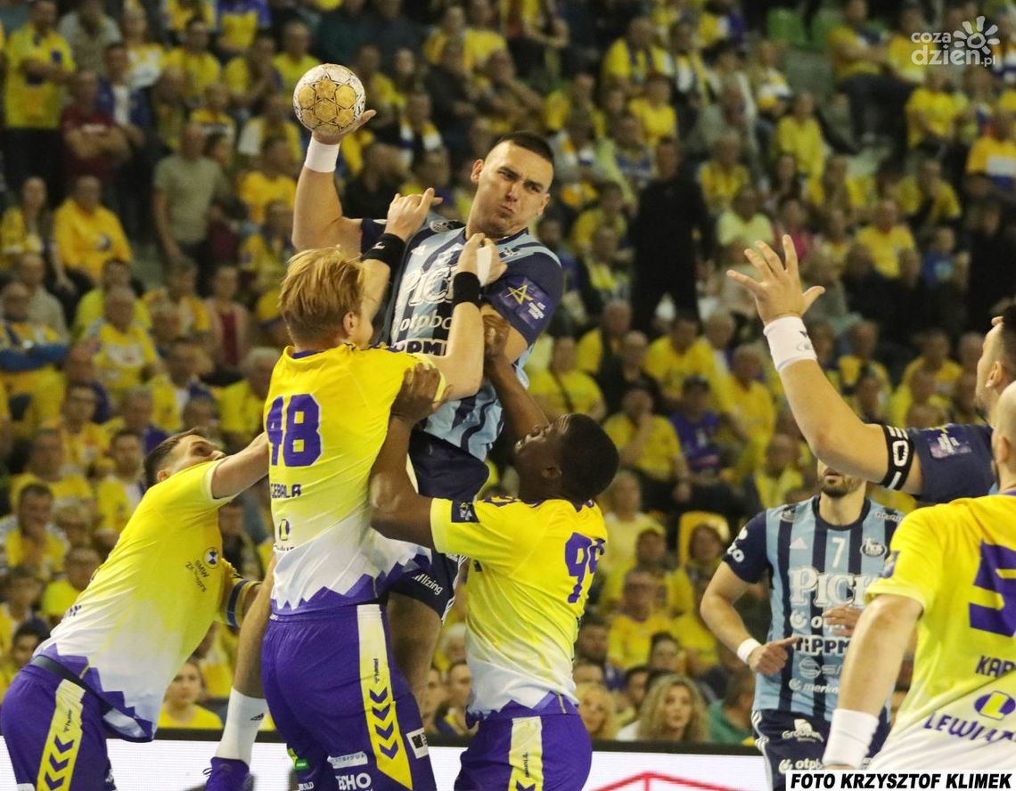 Rozdział 18: Odbić się na Węgrzech Rozdział 18: Odbić się na Węgrzech