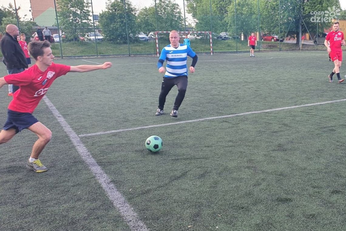 Rozgrywki Ostrowieckiej Piłkarskiej Ligi Firm wróciły na orliki Rozgrywki Ostrowieckiej Piłkarskiej Ligi Firm wróciły na orliki