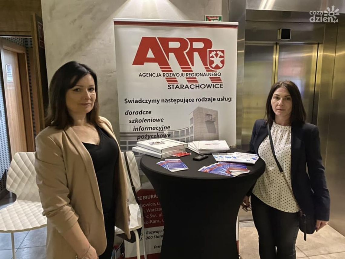 Rozmawiali, wymieniali doświadczenia, nawiązywali kontakty biznesowe Rozmawiali, wymieniali doświadczenia, nawiązywali kontakty biznesowe