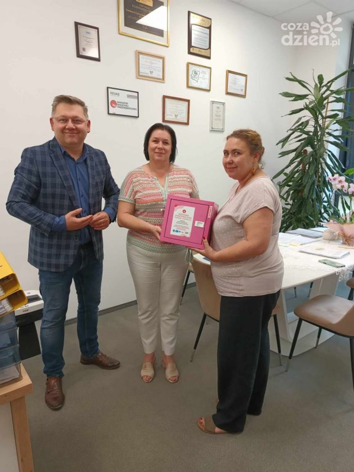 Różowe Skrzynki trafiły do szkół Różowe Skrzynki trafiły do szkół