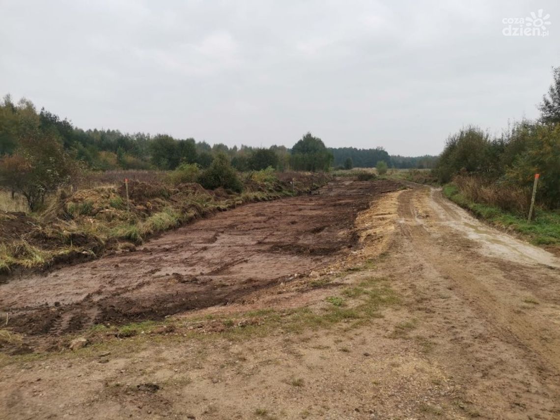 Rozpoczęła się rozbudowa drogi gminnej w Siedlcach Rozpoczęła się rozbudowa drogi gminnej w Siedlcach