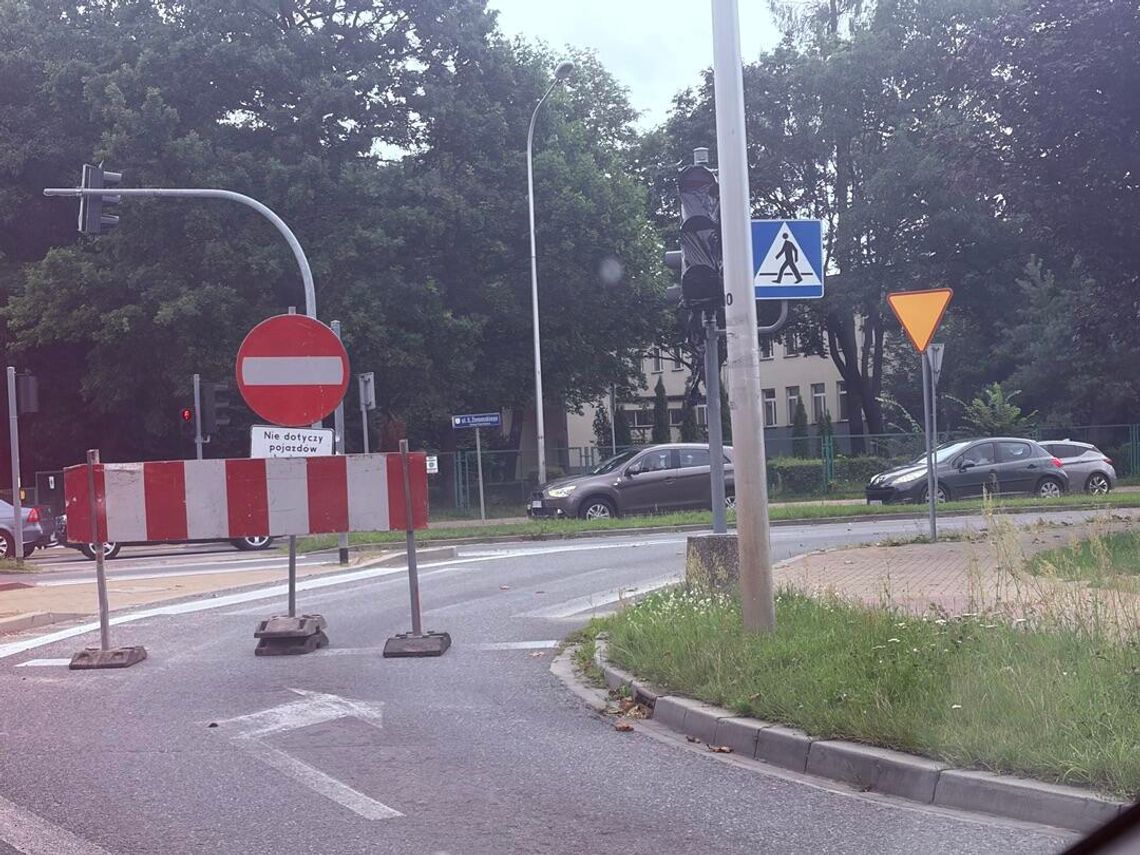 Ruszył remont ul. Żeromskiego w Ostrowcu Świętokrzyskim. Są zmiany w organizacji ruchu Ruszył remont ul. Żeromskiego w Ostrowcu Świętokrzyskim. Są zmiany w organizacji ruchu