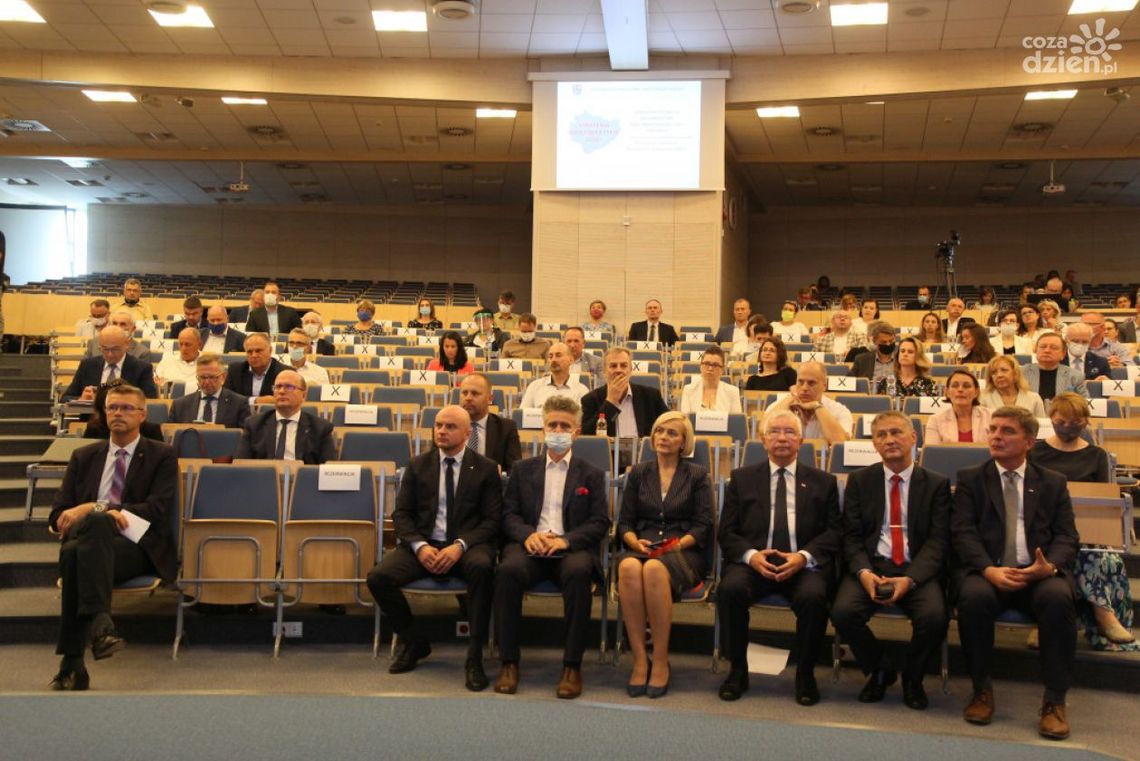 Ruszyły konsultacje społeczne projektu Strategia Rozwoju WŚ 2030+ Ruszyły konsultacje społeczne projektu Strategia Rozwoju WŚ 2030+