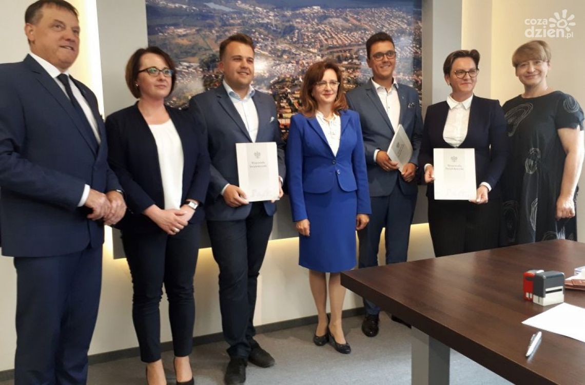 Rządowe tysiące na drogi Rządowe tysiące na drogi