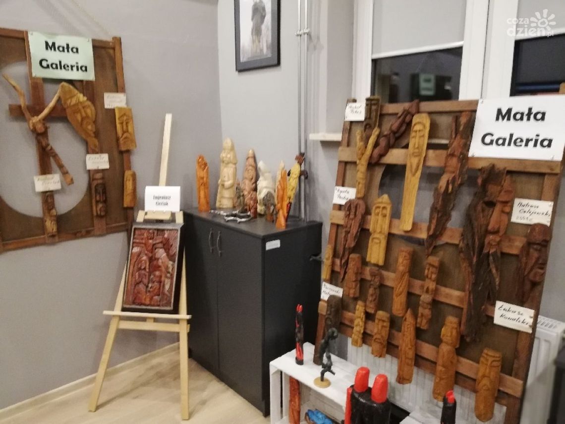 Rzeźby twórców Ziemi Kunowskiej Rzeźby twórców Ziemi Kunowskiej