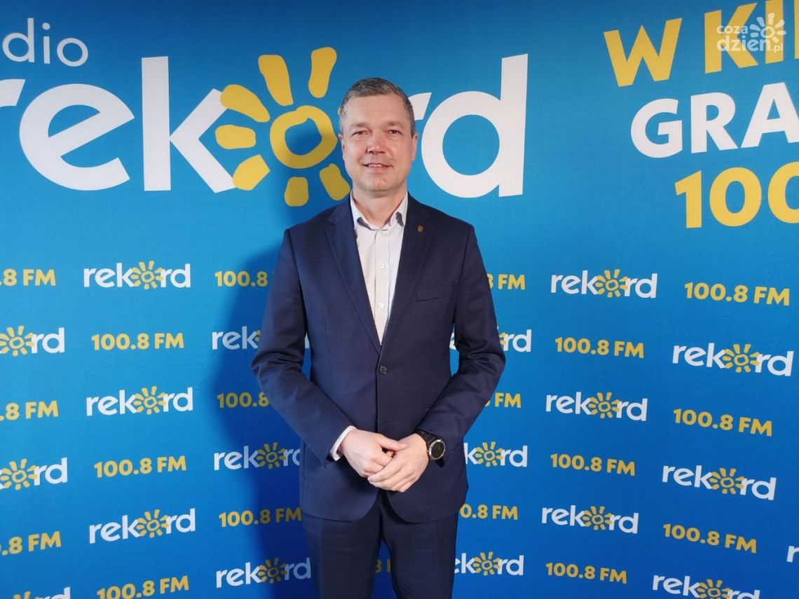 S. Nowaczkiewicz: "Obecny rząd patrzył na partyjne legitymacje samorządowców"