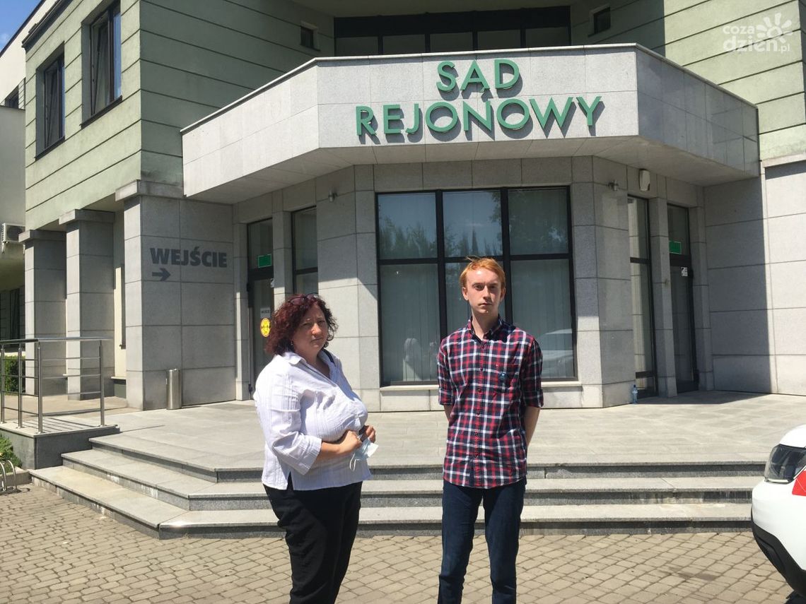 Sąd nad zerwaną naklejką Sąd nad zerwaną naklejką