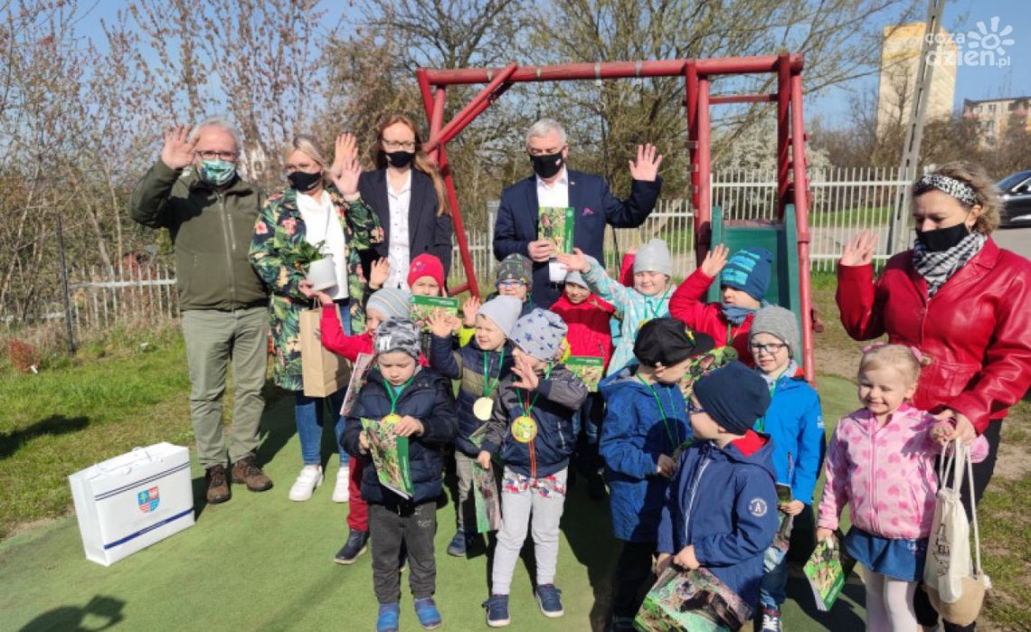 Sadzą drzewa i dotleniają świat