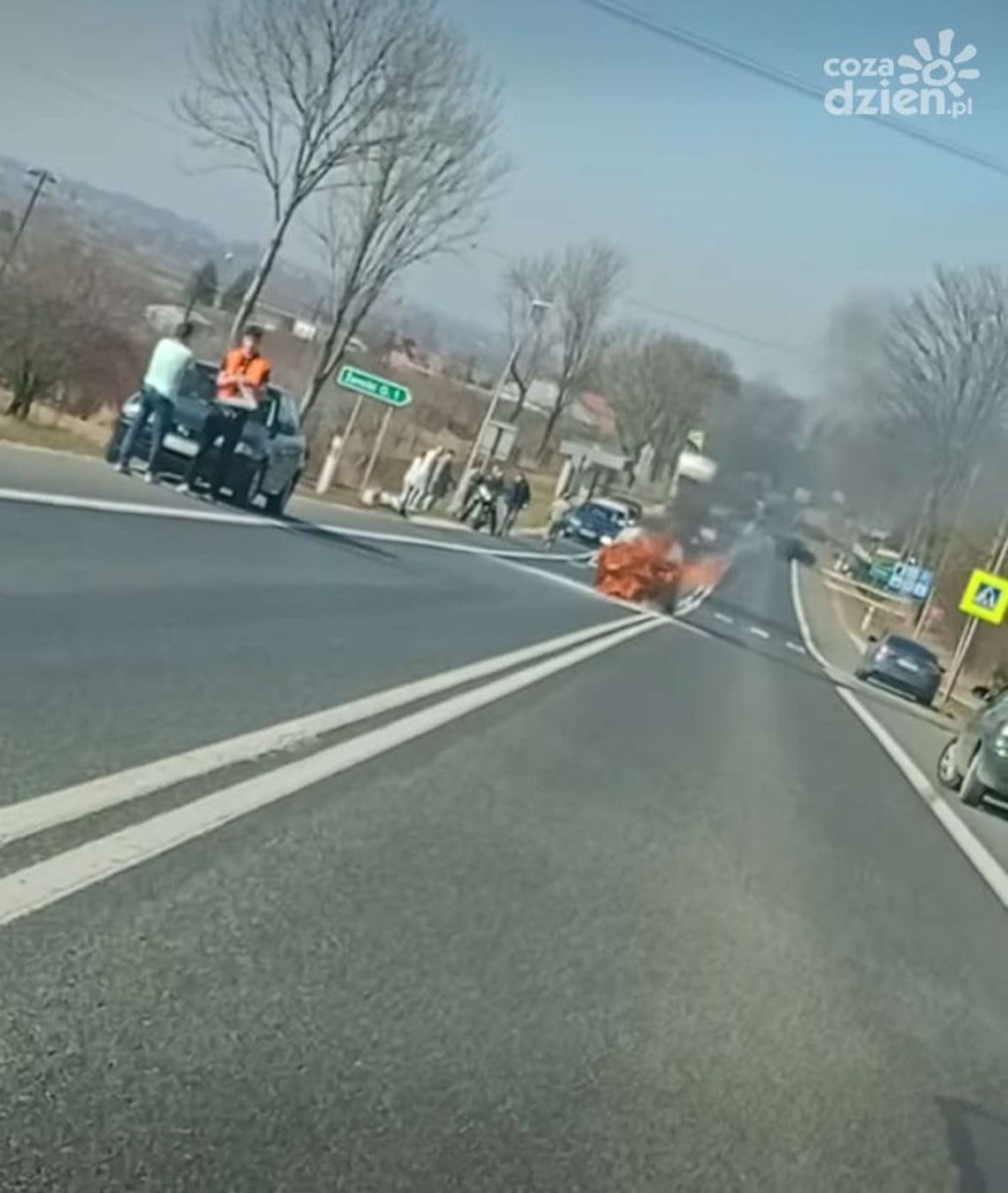 Samochód stanął w płomieniach