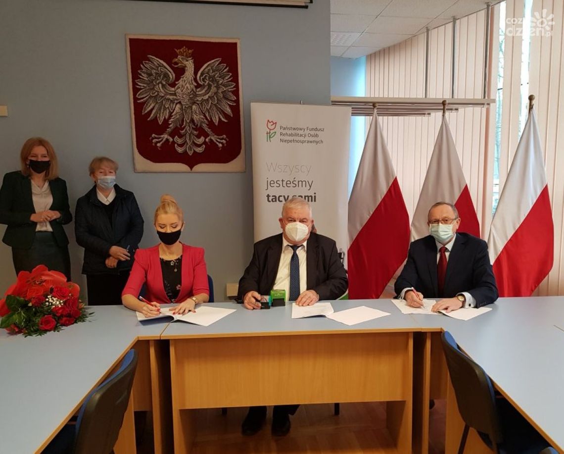 Samochodem "od drzwi do drzwi". W Ożarowie zapewnią bezpłatny transport indywidualny Samochodem "od drzwi do drzwi". W Ożarowie zapewnią bezpłatny transport indywidualny