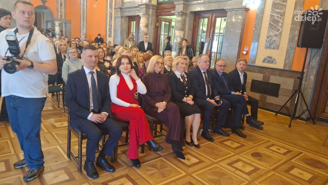 Samorząd Województwa i NGO wspólnie wspierają rozwój społeczny i młodzieżowe straże pożarne Samorząd Województwa i NGO wspólnie wspierają rozwój społeczny i młodzieżowe straże pożarne