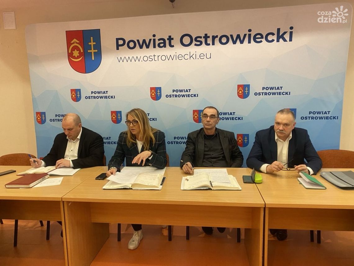 Samorządowcy rozmawiali o przyszłości komunikacji w powiecie ostrowieckim Samorządowcy rozmawiali o przyszłości komunikacji w powiecie ostrowieckim