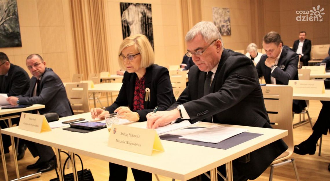 Sejmik województwa przeciw koronawirusowi Sejmik województwa przeciw koronawirusowi