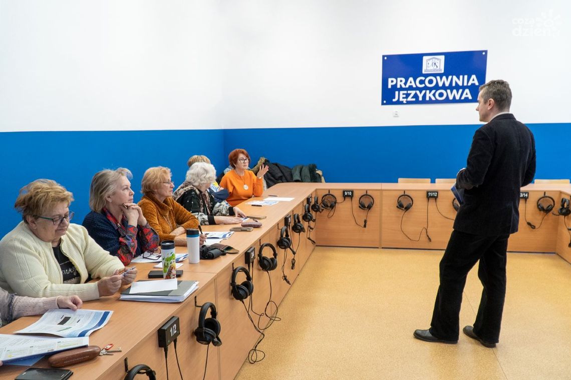 "Senior bezpieczny w sieci" - takie przesłanie ma projekt realizowany przez ostrowiecką uczelnię wyższą "Senior bezpieczny w sieci" - takie przesłanie ma projekt realizowany przez ostrowiecką uczelnię wyższą