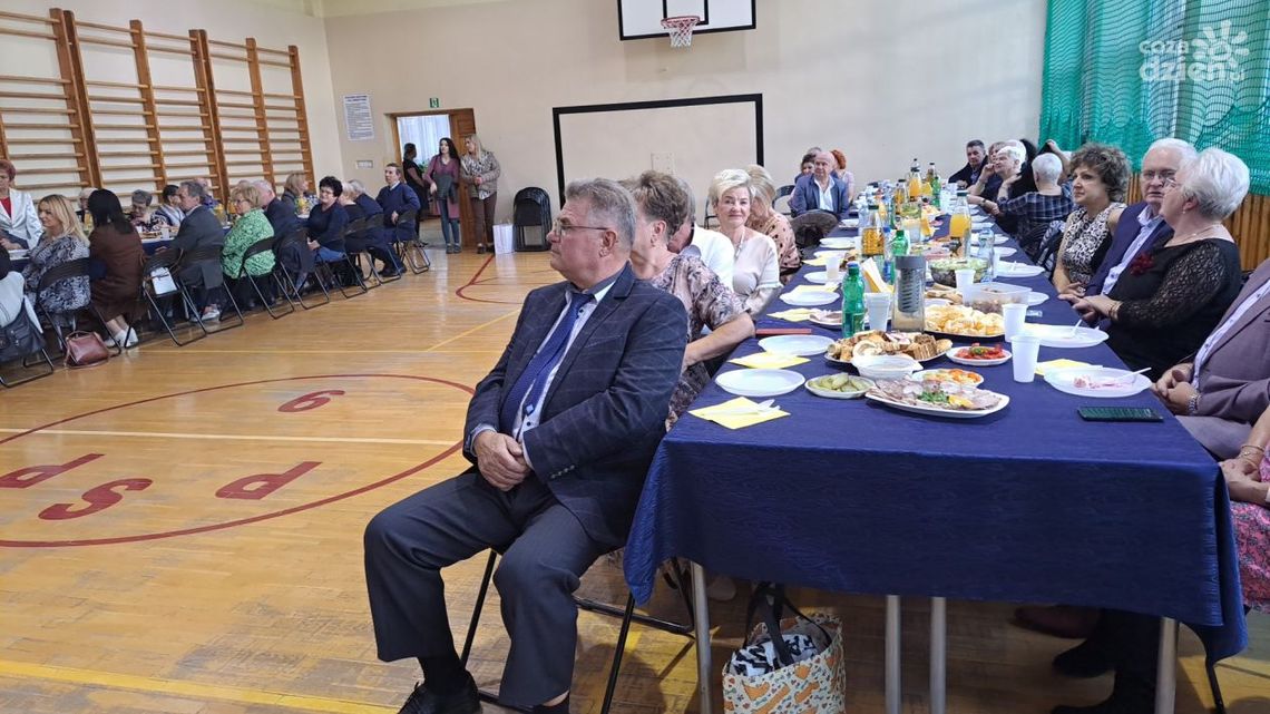 Seniorom z Denkowa przybyło lat, ale nie ubyło chęci do spotkań Seniorom z Denkowa przybyło lat, ale nie ubyło chęci do spotkań