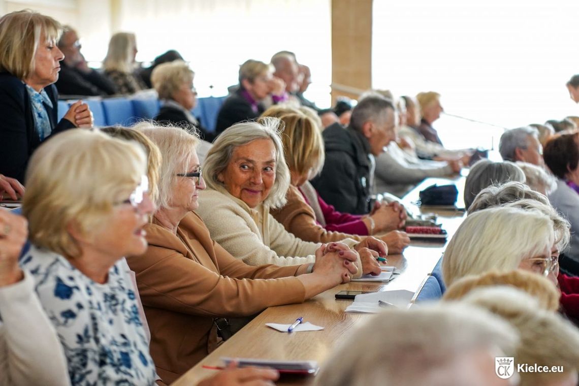 Seniorzy priorytetem – nowe programy i wsparcie dla najstarszych mieszkańców regionu
