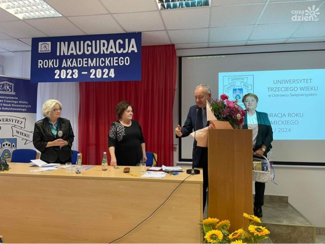 Seniorzy z Ostrowca zainaugurowali rok akademicki Seniorzy z Ostrowca zainaugurowali rok akademicki