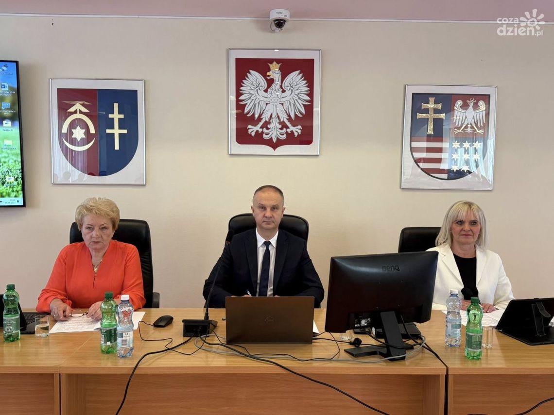 Sesja absolutoryjna powiatu ostrowieckiego Sesja absolutoryjna powiatu ostrowieckiego